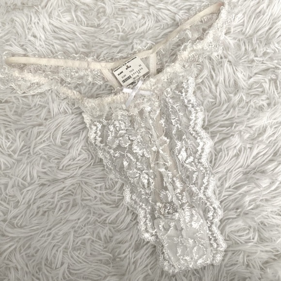 NWT Fredericks of Hollywood vintage 90’s high waist ivory lace thong